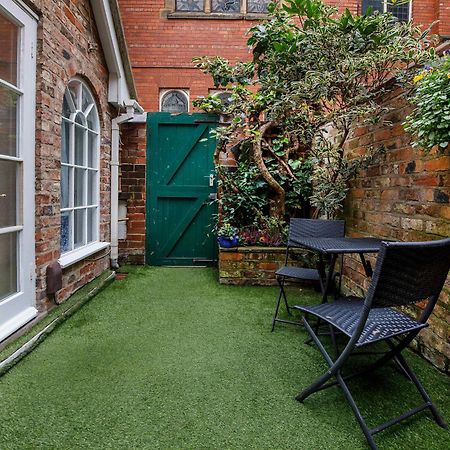 Monk Bar Garden Hideaway Vila York Exterior foto